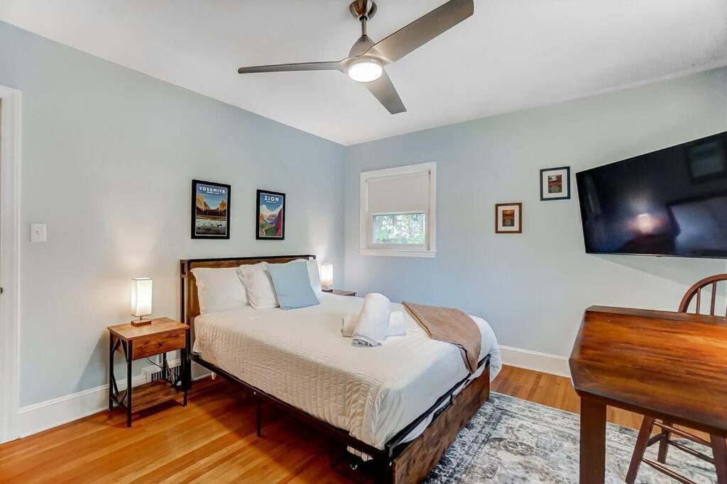 Poolside Bungalow With Fire Pit Fun And King Suite Charlotte Esterno foto
