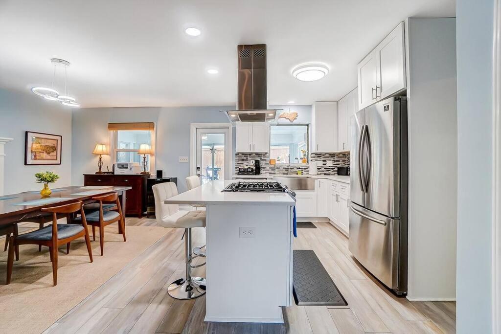 Poolside Bungalow With Fire Pit Fun And King Suite Charlotte Esterno foto