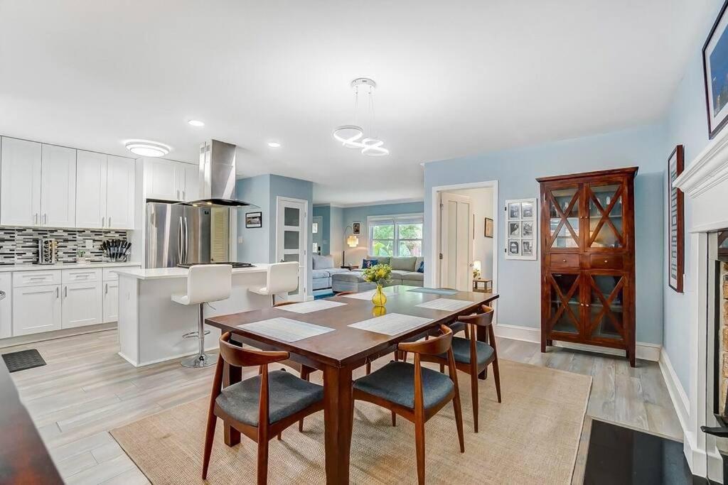 Poolside Bungalow With Fire Pit Fun And King Suite Charlotte Esterno foto