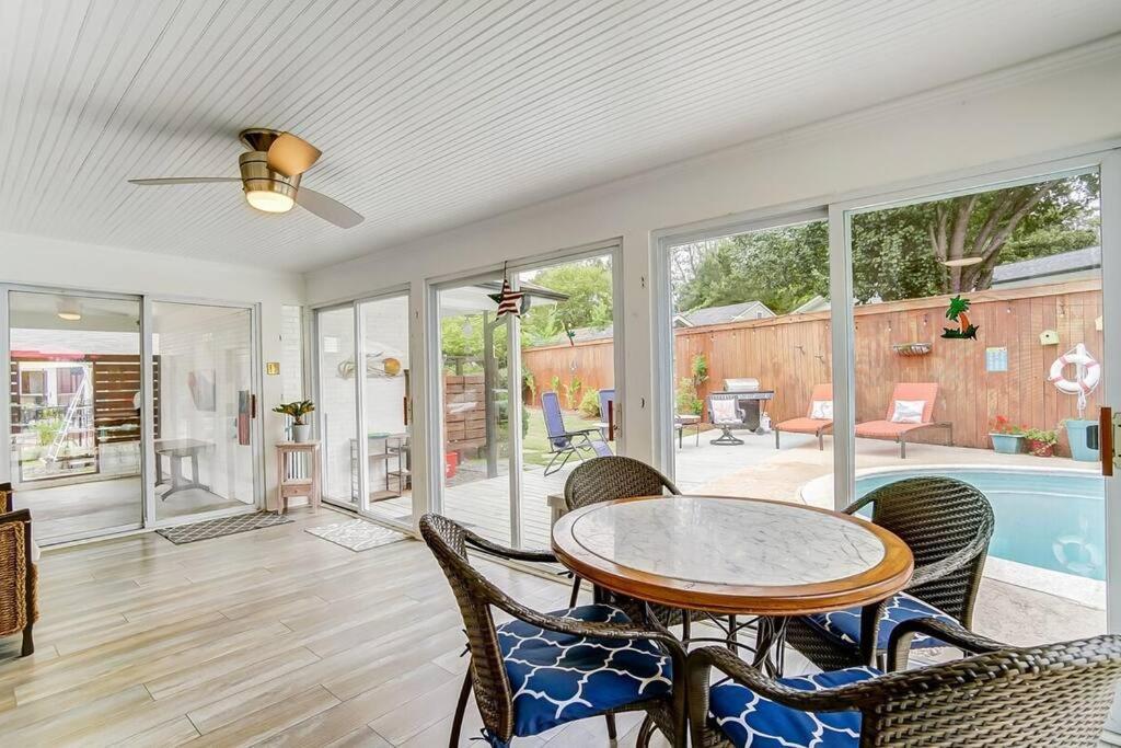 Poolside Bungalow With Fire Pit Fun And King Suite Charlotte Esterno foto
