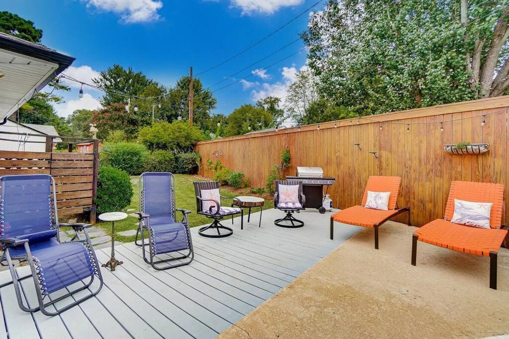 Poolside Bungalow With Fire Pit Fun And King Suite Charlotte Esterno foto