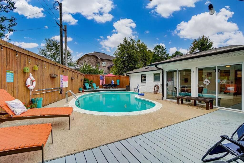 Poolside Bungalow With Fire Pit Fun And King Suite Charlotte Esterno foto